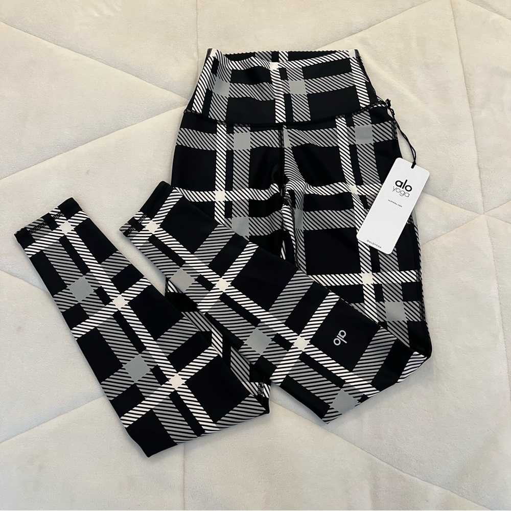 SOLD. Alo Yoga Airlift High-Waist Magnified Plaid Legging XXS brand-new NWT